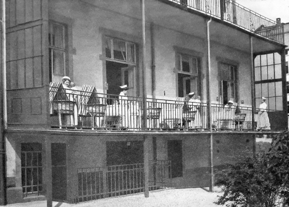 Abbildung: Offene, gedeckte Veranda, Keller 1913