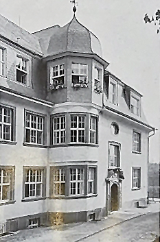 Abbildung: Haupteingang. Nordwestansicht, um 1909, aus Mettenheimer 1909